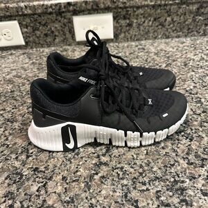 Nike Metcon Free 5. Size 8.5. Like new.